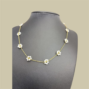 Daizy flower necklace